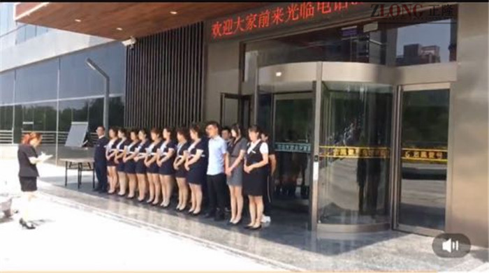 人員開會